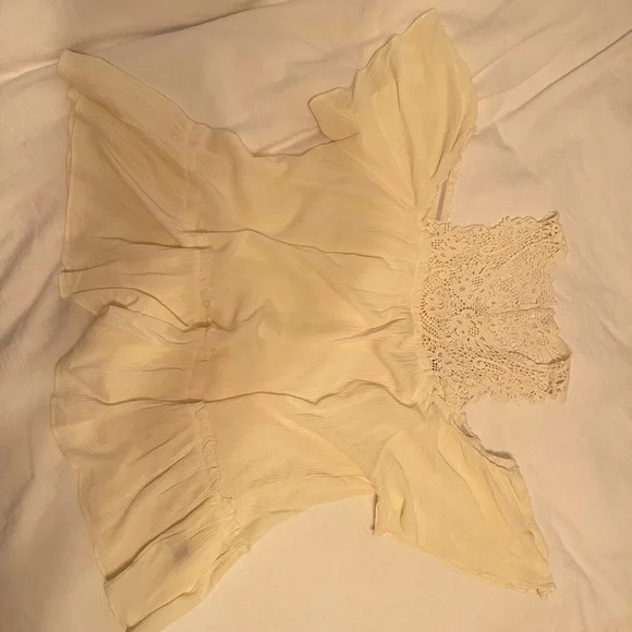 Gimmicks cream off the shoulder top - Picture 4 of 5